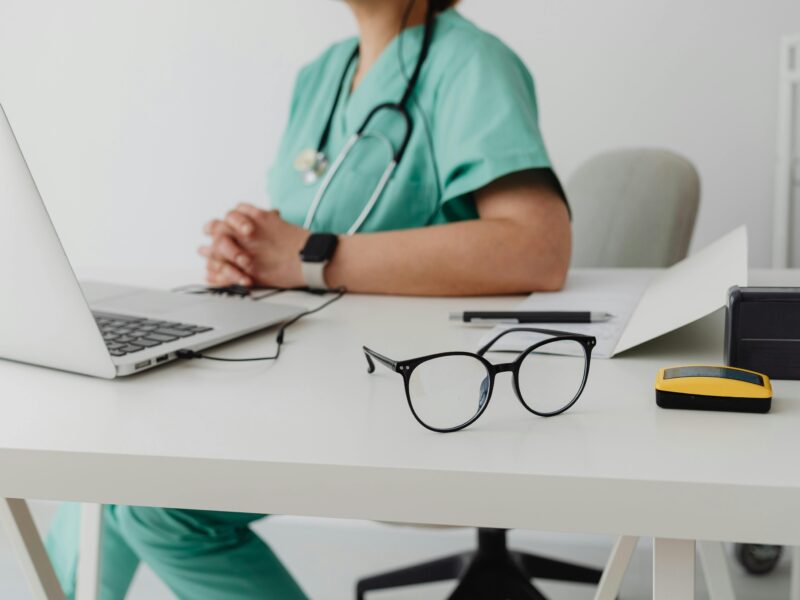 Lékaři mohou začít používat e-žádanky, pacienti webový portál