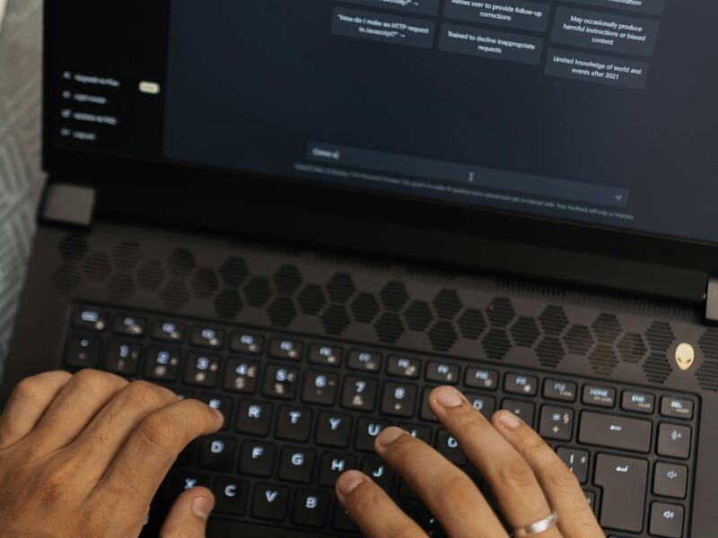 Terapeutka: Část klientů chatbot k terapii postrčí, pro jiné může být AI rizikem