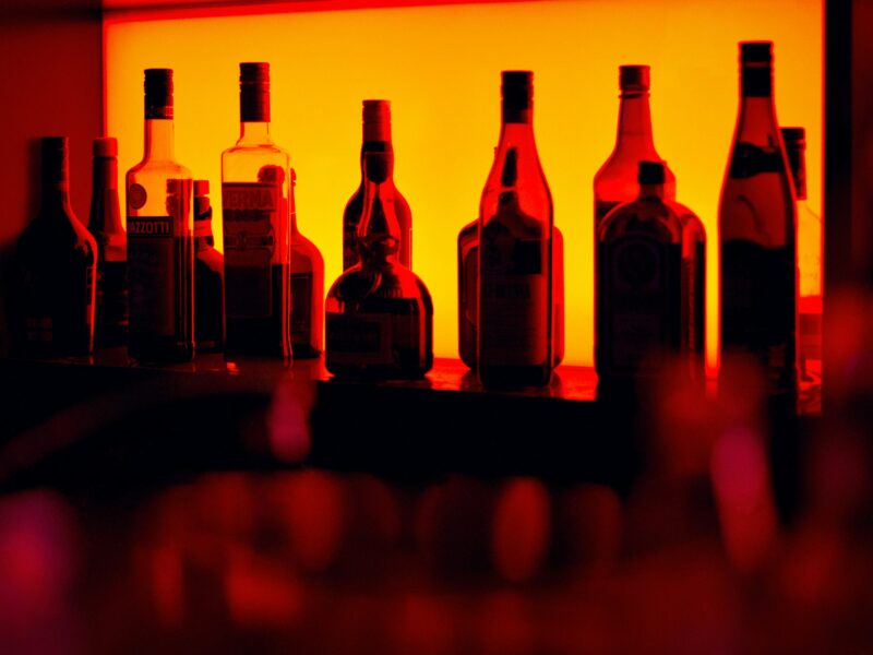 Zpráva: Asi 72 pct lidí v ČR užívá návykové látky, hlavně tabák, alkohol a léky